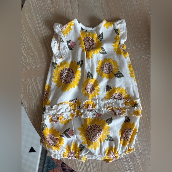 Carter’s|Baby girl white Sunflower print bubble romper with ruffles•••boho 24M - Picture 3 of 6